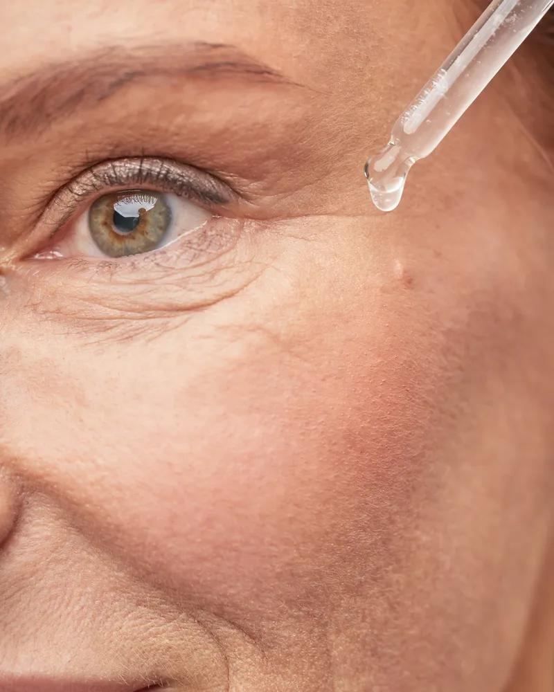 Antiaging cilt bakımı — serum uygulaması